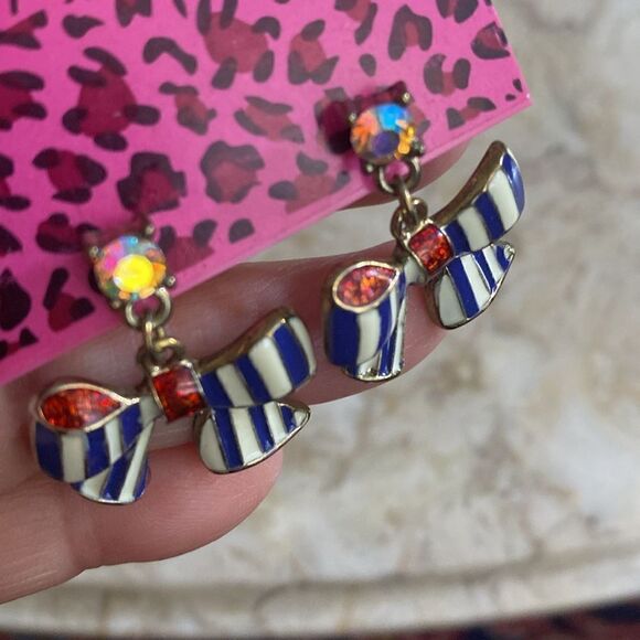 NEW! Betsey Johnson Ribbon Dangle Earrings - Picture 3 of 5